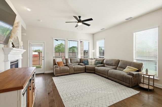 2109 Falcon Ridge Drive, Mansfield, TX 76063