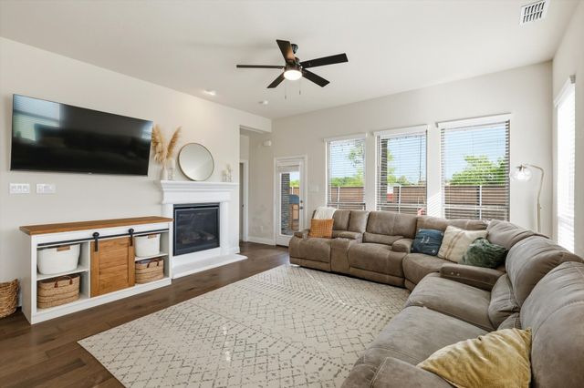 2109 Falcon Ridge Drive, Mansfield, TX 76063