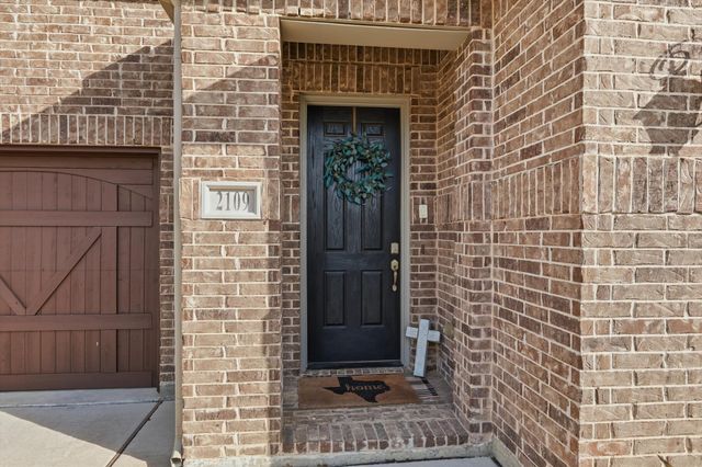 2109 Falcon Ridge Drive, Mansfield, TX 76063