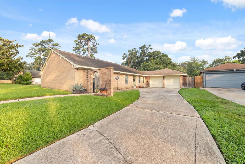 218 Black Forest Drive, Spring, TX 77388