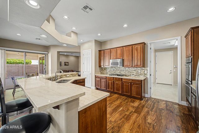 652 E BUENA VISTA Drive, Chandler, AZ 85249