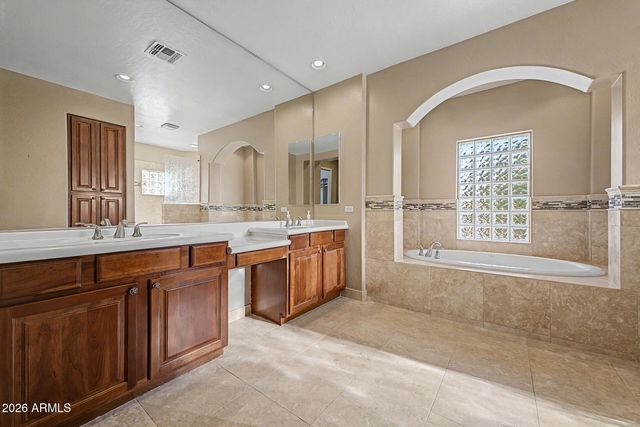 652 E BUENA VISTA Drive, Chandler, AZ 85249