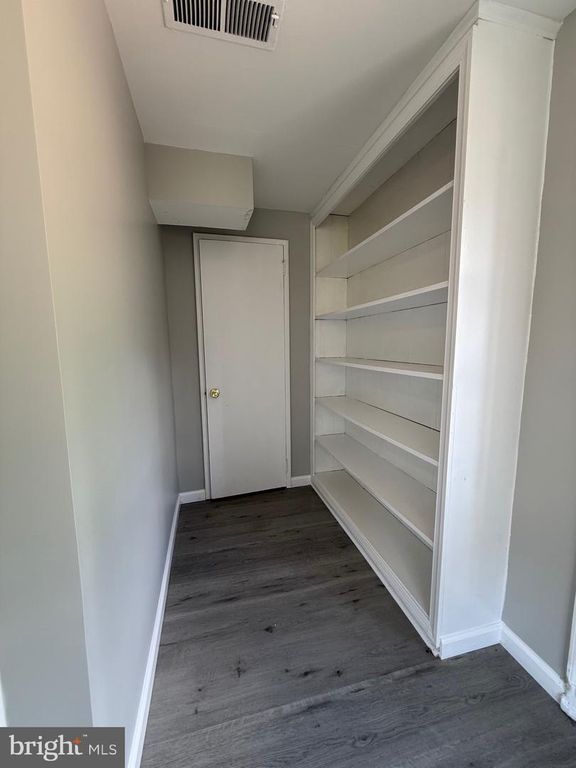 Image 16 of property listing at 2016 CASCADE RD, Silver Spring, MD 20902