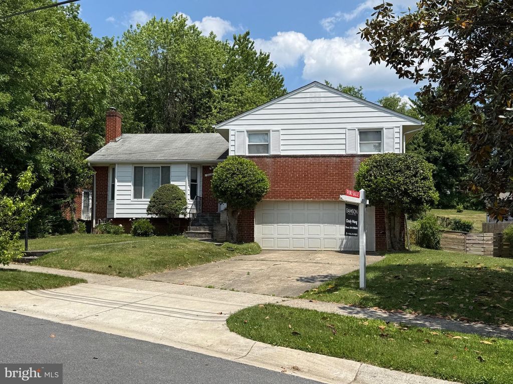 Image 2 of property listing at 2016 CASCADE RD, Silver Spring, MD 20902
