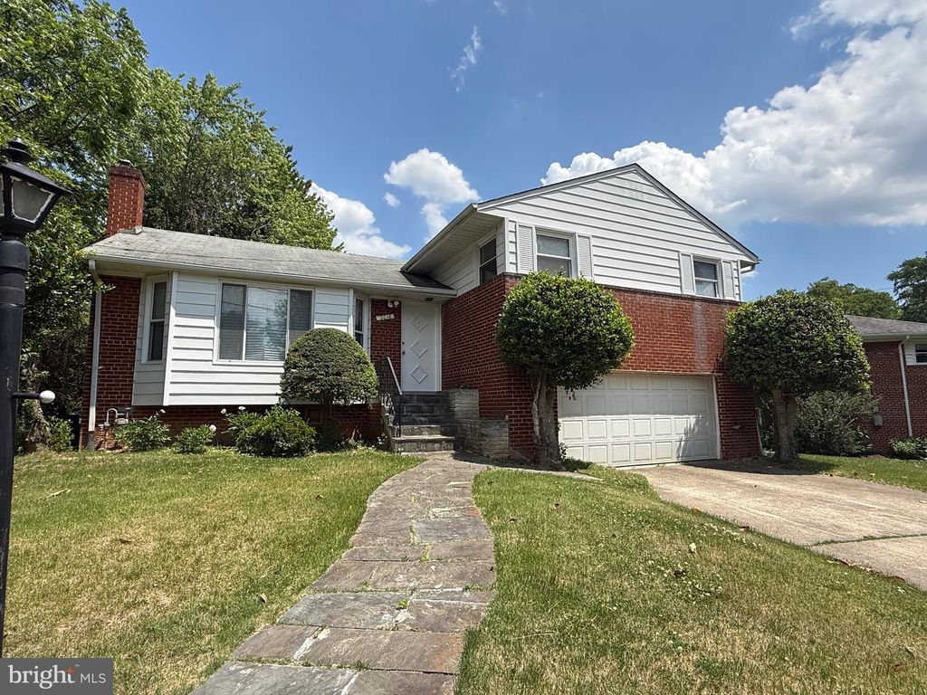 Image 3 of property listing at 2016 CASCADE RD, Silver Spring, MD 20902