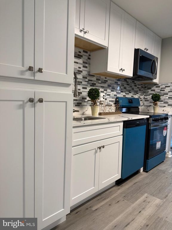 Image 6 of property listing at 2016 CASCADE RD, Silver Spring, MD 20902