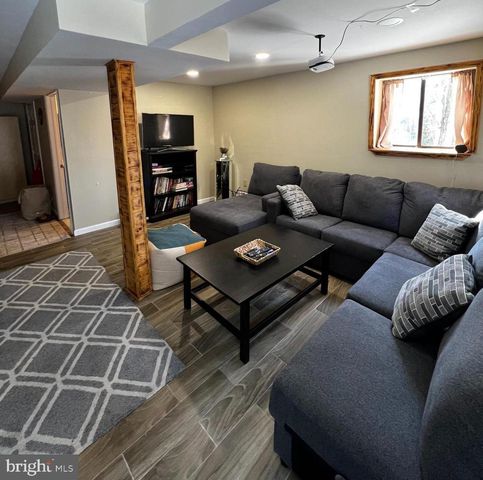9491 JUNIPER DR, Tobyhanna, PA 18466