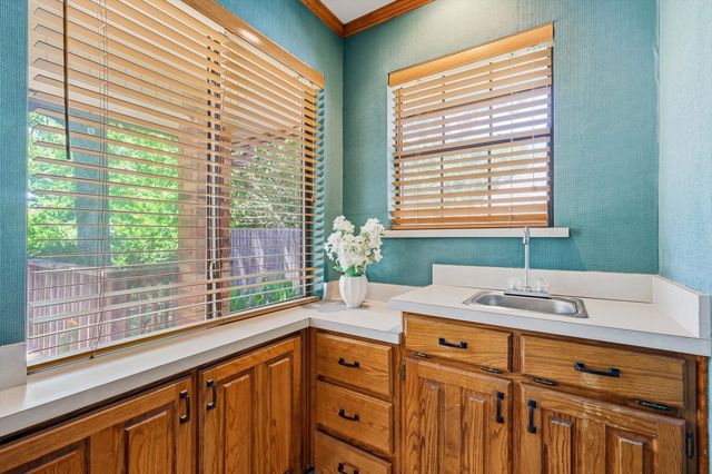 3813 Cambridge Circle W, Bedford, TX 76021