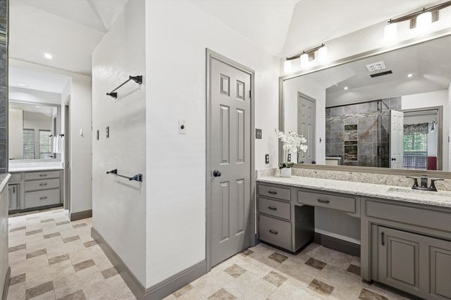 3813 Cambridge Circle W, Bedford, TX 76021