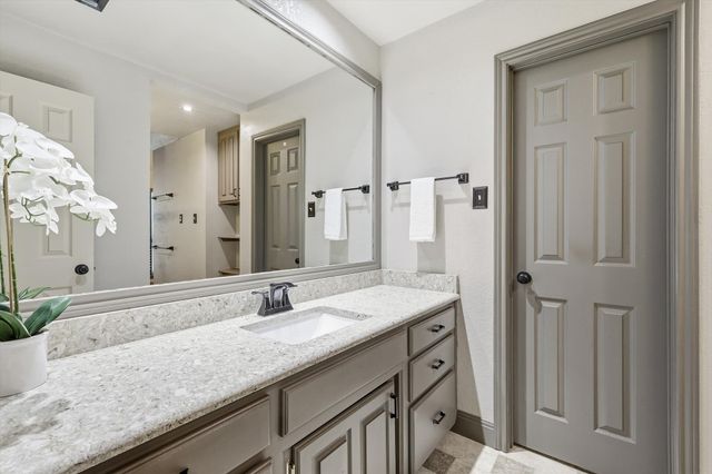 3813 Cambridge Circle W, Bedford, TX 76021