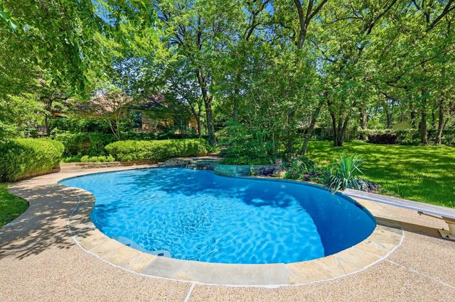 3813 Cambridge Circle W, Bedford, TX 76021