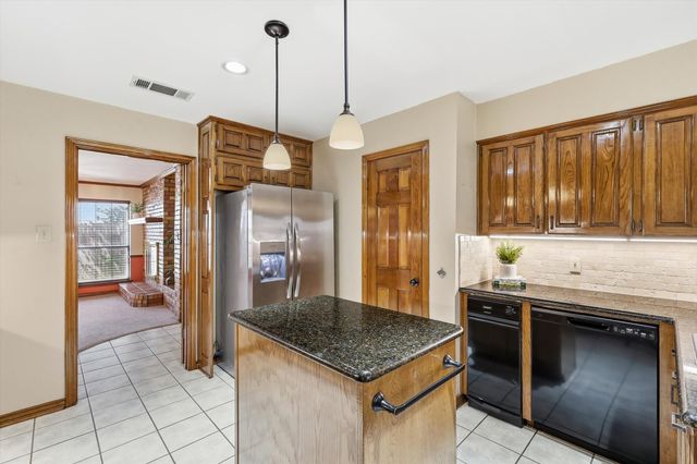 3813 Cambridge Circle W, Bedford, TX 76021