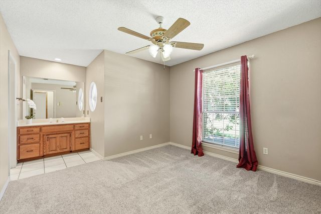 3813 Cambridge Circle W, Bedford, TX 76021