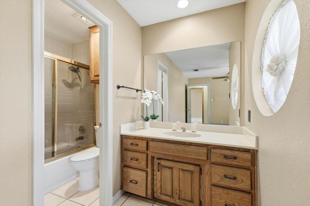 3813 Cambridge Circle W, Bedford, TX 76021