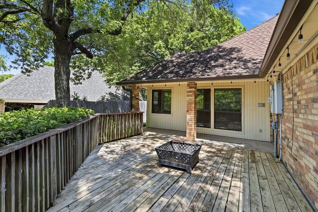 3813 Cambridge Circle W, Bedford, TX 76021