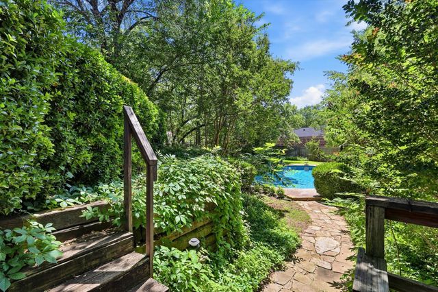 3813 Cambridge Circle W, Bedford, TX 76021