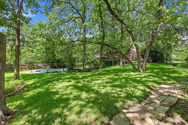3813 Cambridge Circle W, Bedford, TX 76021
