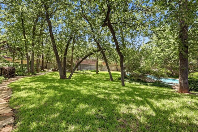 3813 Cambridge Circle W, Bedford, TX 76021