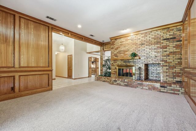 3813 Cambridge Circle W, Bedford, TX 76021