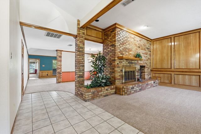 3813 Cambridge Circle W, Bedford, TX 76021