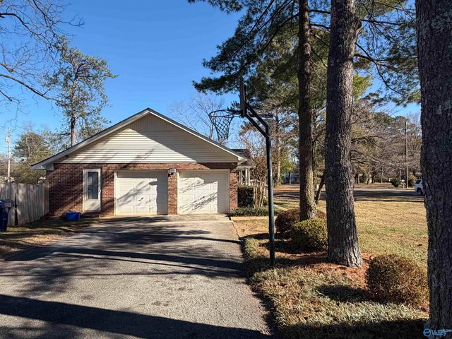 1303 Club View Drive NW, Huntsville, AL 35816