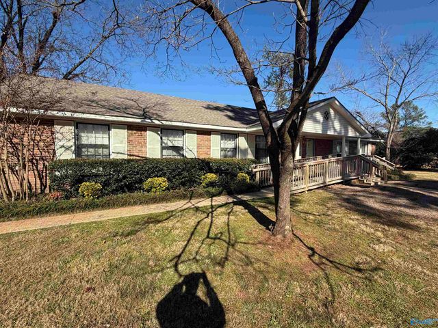 1303 Club View Drive NW, Huntsville, AL 35816