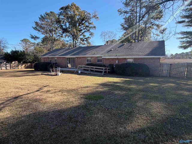 1303 Club View Drive NW, Huntsville, AL 35816