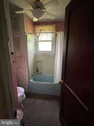 1033 WALT RD, Pennsburg, PA 18073