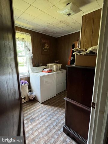 1033 WALT RD, Pennsburg, PA 18073