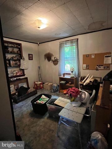 1033 WALT RD, Pennsburg, PA 18073