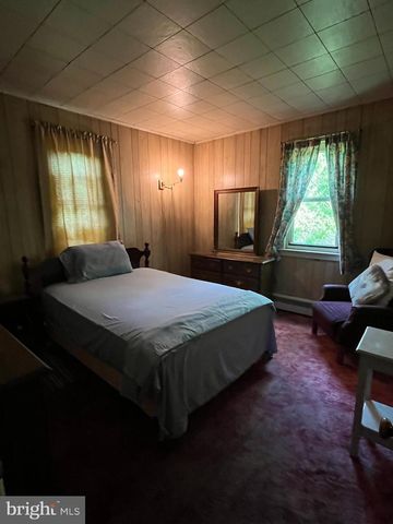 1033 WALT RD, Pennsburg, PA 18073