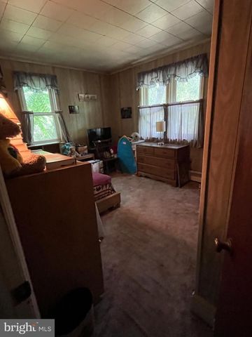 1033 WALT RD, Pennsburg, PA 18073