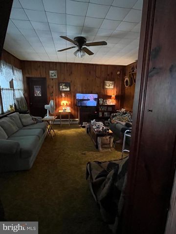 1033 WALT RD, Pennsburg, PA 18073