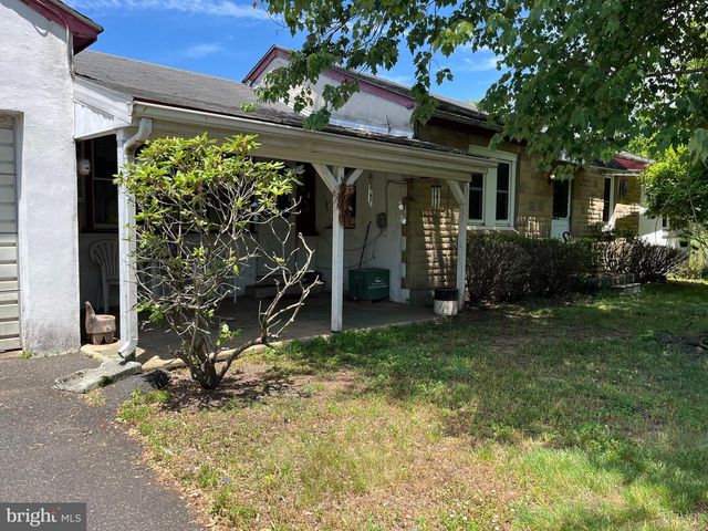 1033 WALT RD, Pennsburg, PA 18073