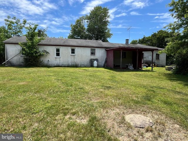 1033 WALT RD, Pennsburg, PA 18073