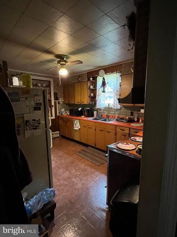1033 WALT RD, Pennsburg, PA 18073