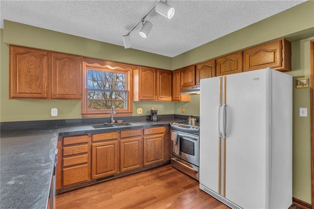 1884 E 978th Road, Lawrence, KS 66049