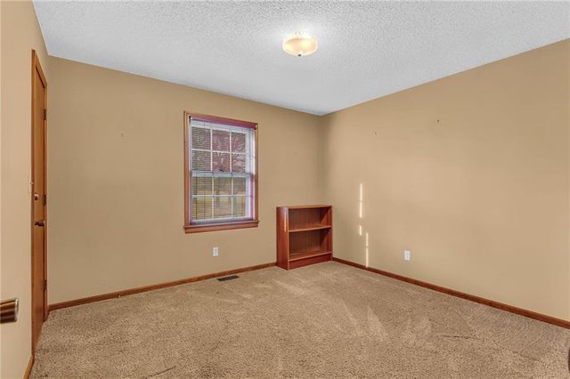 1884 E 978th Road, Lawrence, KS 66049