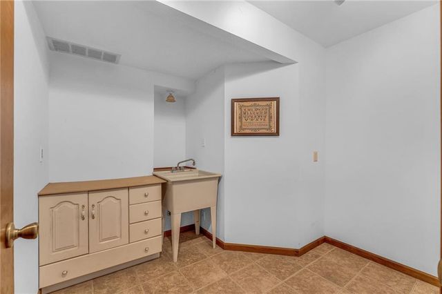 1884 E 978th Road, Lawrence, KS 66049