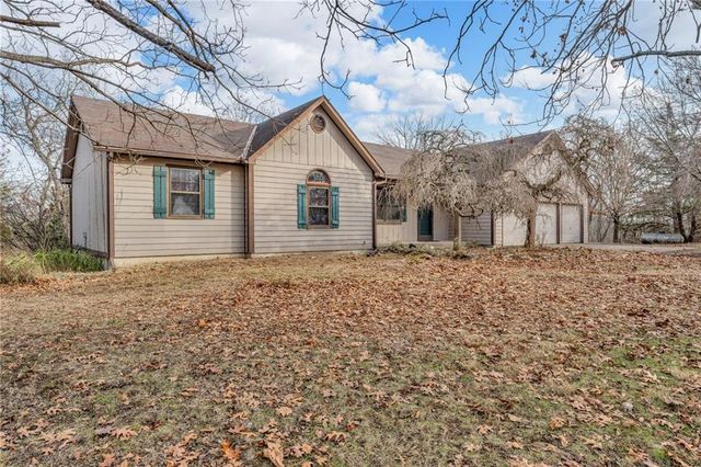 1884 E 978th Road, Lawrence, KS 66049