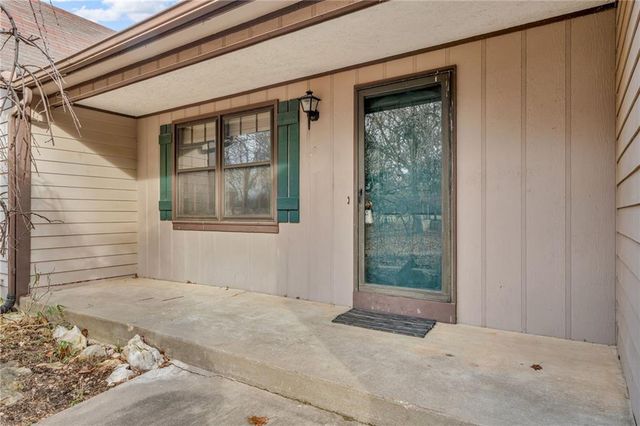 1884 E 978th Road, Lawrence, KS 66049