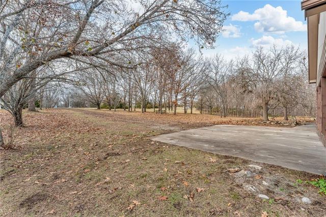 1884 E 978th Road, Lawrence, KS 66049