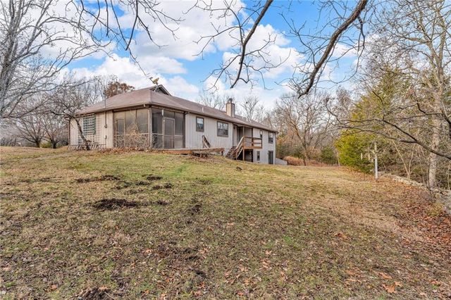 1884 E 978th Road, Lawrence, KS 66049