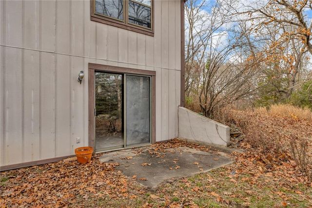 1884 E 978th Road, Lawrence, KS 66049