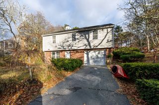 27 Quaker Ln, Harwich, MA 02645