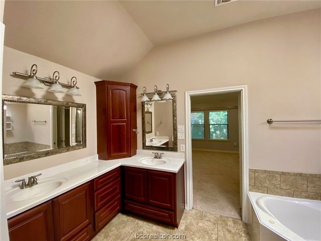 3908 Faimes Ct, College Station, TX 77845