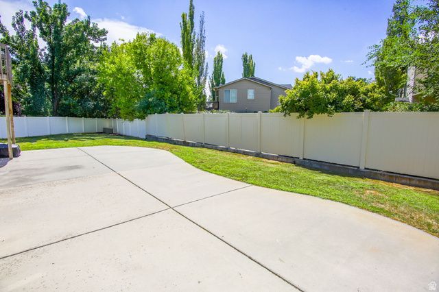 2049 N 700 W, West Bountiful, UT 84087