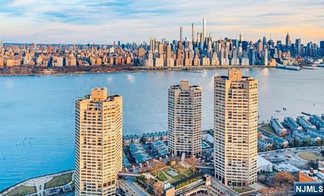 7004 Blvd East 311C, West New York, NJ 07093