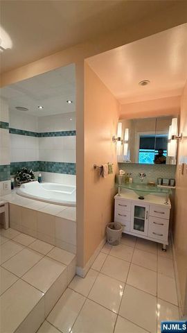 7004 Blvd East 311C, West New York, NJ 07093