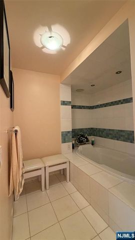 7004 Blvd East 311C, West New York, NJ 07093